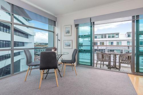 Apartamento Stunning Waterfront Location With Huge Balcony!