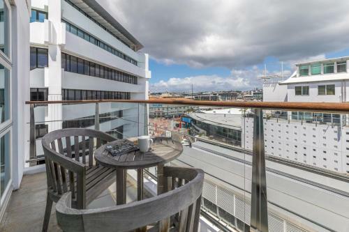 Apartamento Stunning Waterfront Location With Huge Balcony!