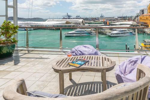 Apartamento Stunning Waterfront Location With Huge Balcony!