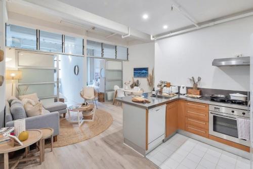 Apartamento Awesome, Cool Beachy 2br Cbd Gem - Wifi And Netflix