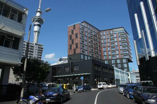 Hotel Ramada Suites Victoria Street West