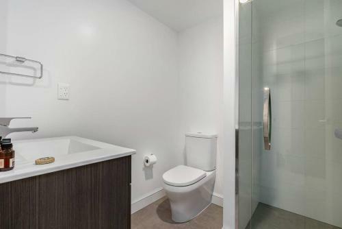 Beautifully Modern Brand New Central Apartment