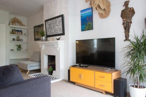 Stylish 2 Bed Art Deco Apartment Herne Bay