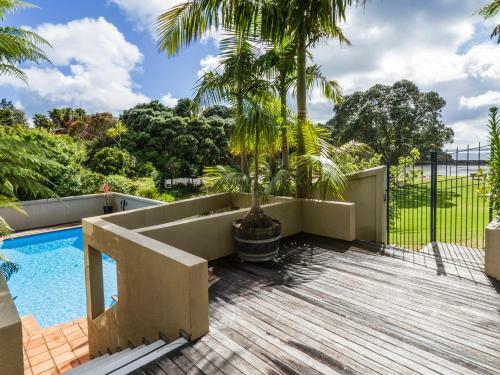 Beachside Holiday - Castor Bay Holiday Apartment