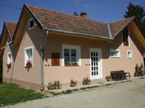 Hostal Fazekas Vend�gh�z �s Kemping
