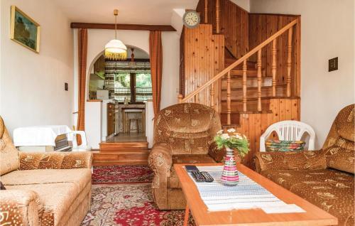Holiday Home Kom�romi Utca-le�nyfal�