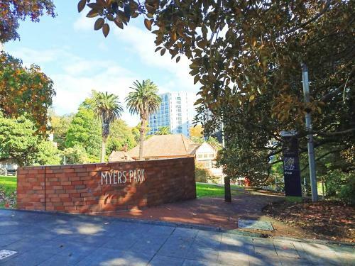 Two Bedroom City Apartment At Handy Location