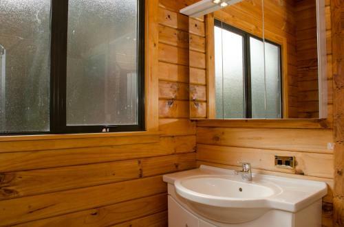 Alpine On Oregon - Hanmer Springs Holiday Home