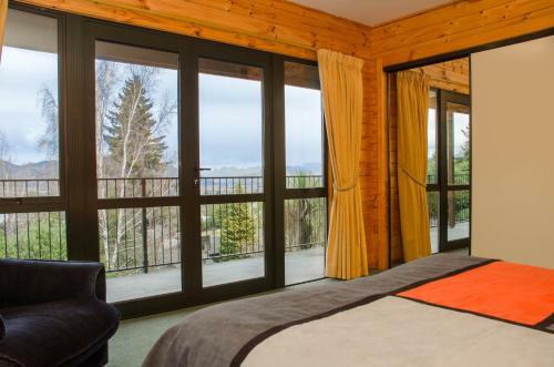 Alpine On Oregon - Hanmer Springs Holiday Home