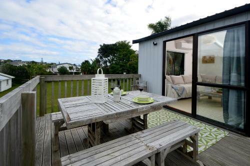The Stowaway - Hihi Holiday Home
