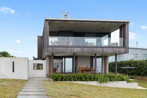 Takapu - Muriwai Beach Downstairs Holiday Unit
