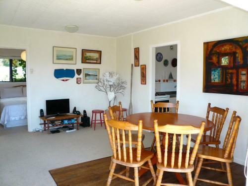 Onetangi Bay Views - Onetangi Holiday Home