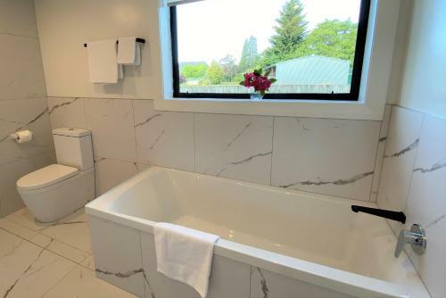 Newly Renovated Tranquillity On Stone Street