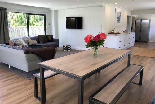 Newly Renovated Tranquillity On Stone Street