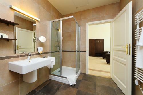 Ipoly Residence - Executive Hotel Suites