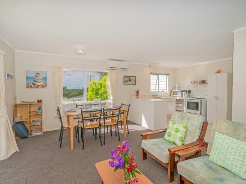 The Windsor Bach - Tairua Holiday Home