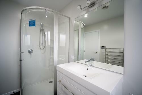 Relax On Rodeo - Te Anau Holiday Home