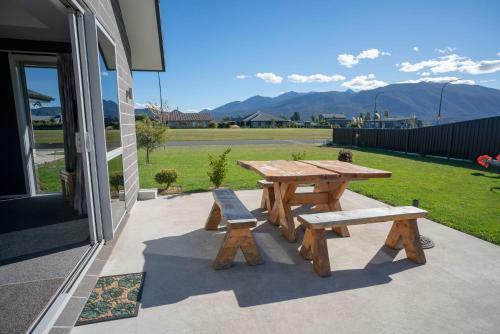 Relax On Rodeo - Te Anau Holiday Home