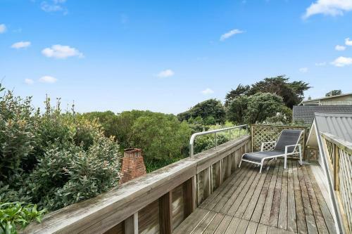 The Beach Bach - Waikanae Beach Holiday Home