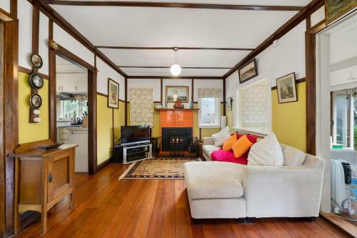 The Beach Bach - Waikanae Beach Holiday Home