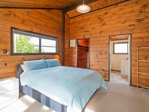 Sky Blue Bach - Whitianga Holiday Home