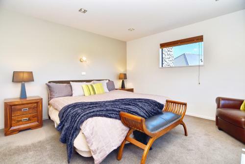 Cedarwood - Christchurch Holiday Homes