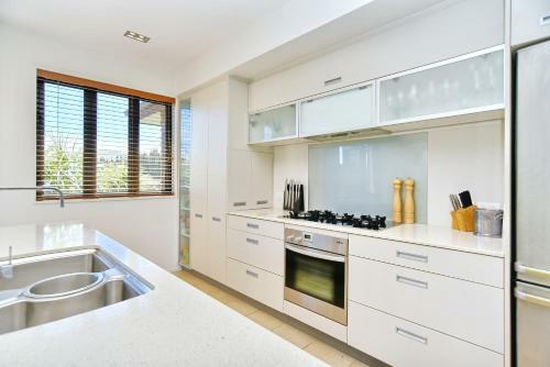 Cedarwood - Christchurch Holiday Homes