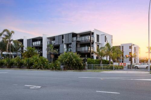 Rooftop Retreat - Mount Maunganui Holiday Home
