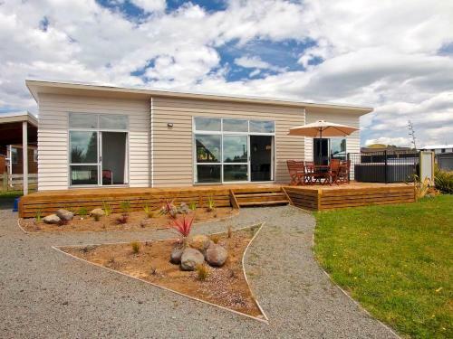 Modern Mountain Spa Escape - Ohakune Holiday Home
