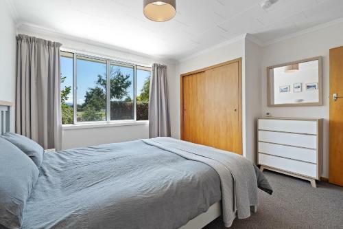 Getaway On The Green - Cromwell Holiday Home