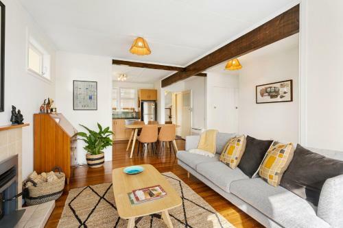 Living Easy On East - Greytown Holiday Home