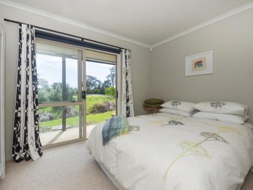 Mokomoko Cottage - Martinborough Holiday Home