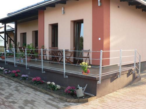 Nyirfa Apartmanh�z
