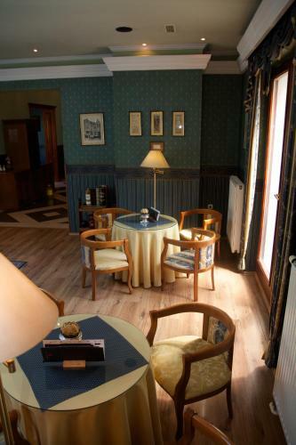 Plat�n Hotel & �tterem
