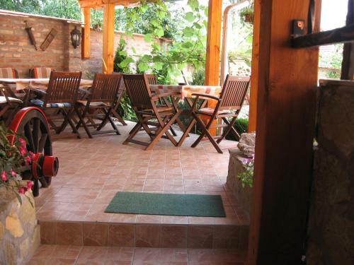 Rozmann Family Panzi� & Apartmanhaz
