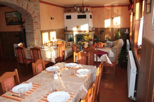 Rozmann Family Panzi� & Apartmanhaz