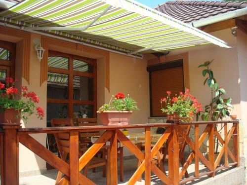 Hostal T�mea Vend�gh�z