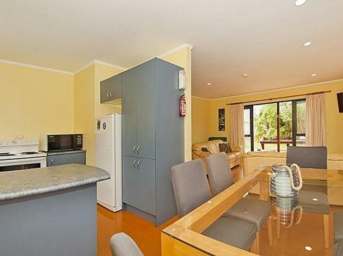 Castleview Getaway Matarangi - Matarangi Holiday Home