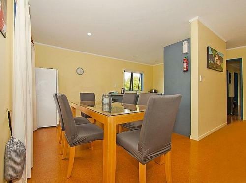 Castleview Getaway Matarangi - Matarangi Holiday Home