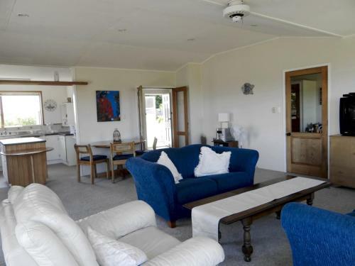 Kawau Views - Matakana Holiday Home