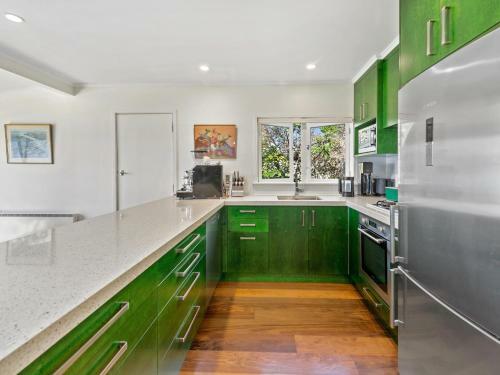 Tarawera Lakefront - Lake Tarawera Holiday Home