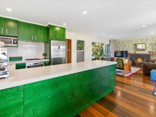 Tarawera Lakefront - Lake Tarawera Holiday Home