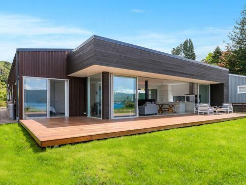 Mana Sarovar - Designer Lake Tarawera Holiday Home