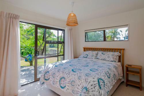 Oyster's Pearl - Cooks Beach Holiday Home