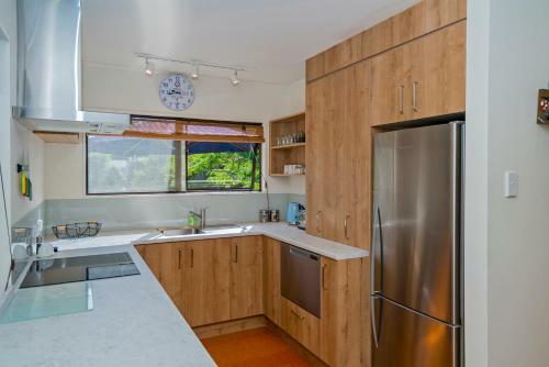 Oyster's Pearl - Cooks Beach Holiday Home