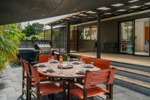 Oyster's Pearl - Cooks Beach Holiday Home