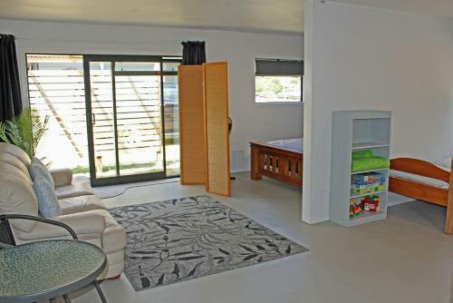 Oyster's Pearl - Cooks Beach Holiday Home