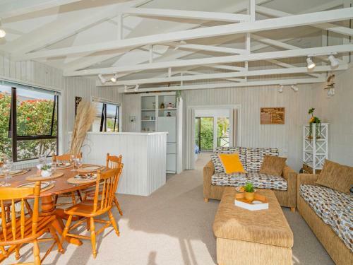 Captains Bach @ Cooks - Upstairs Holiday Unit