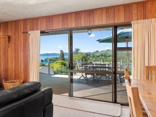 Tranquil Tarawera - Lake Tarawera Holiday Home