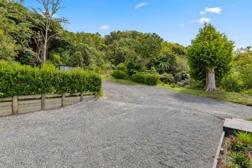 Splendour On Spencer - Lake Tarawera Holiday Home